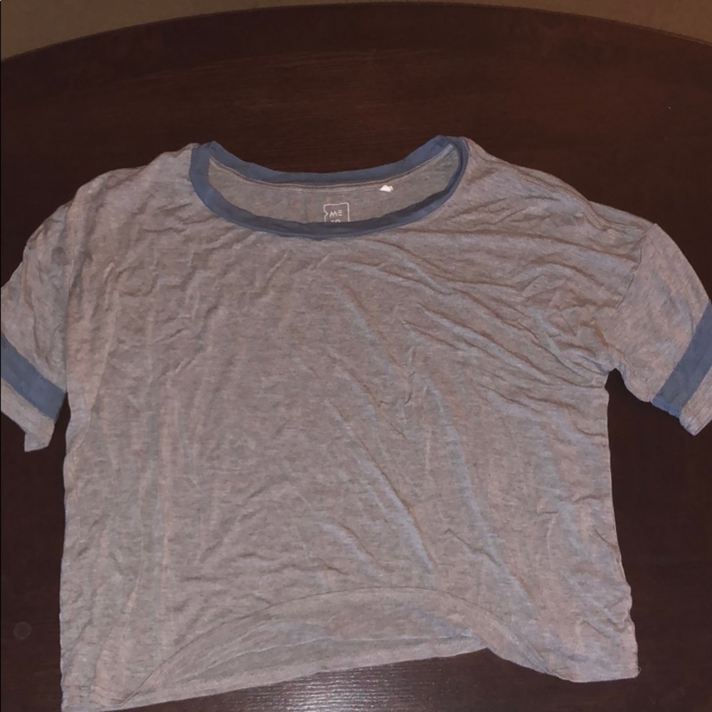 grey short sleeve crop top